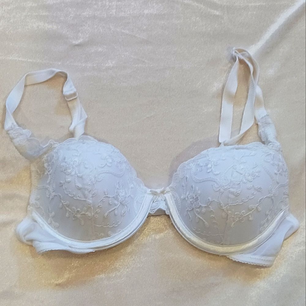 Wonderbra Embroidered Underwire Bra 34B White